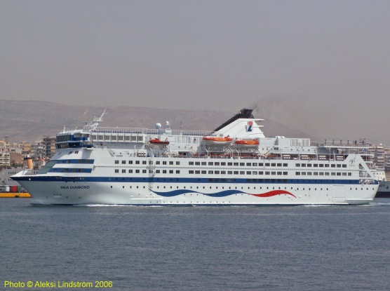 sea-diamond-departing-piraeus-23rd-march-2007.jpg