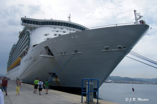 Navigator of the Seas atracado en Ibiza